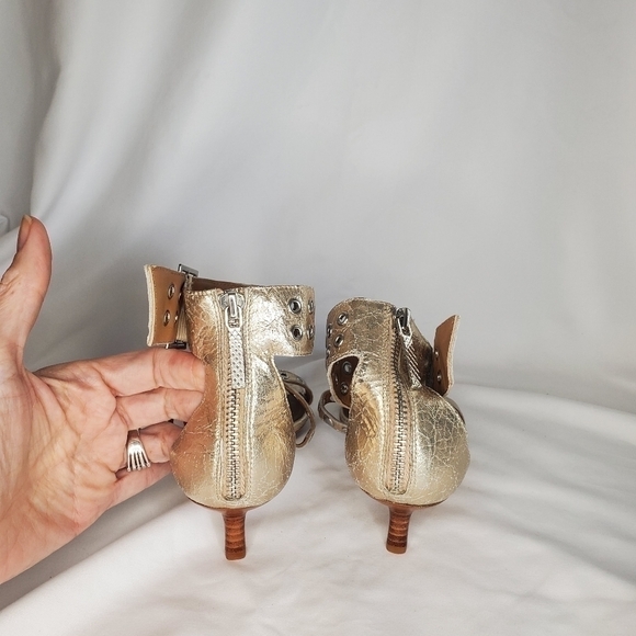 Donald J Pliner NWOT Mali-V2 peep toe Metallic Brush Off Grommet Heels sz 7M - Picture 4 of 10